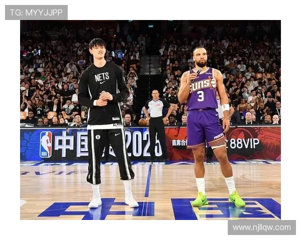 曾凡博全力以赴抢断狄龙皮球倒地争抢引发犯规争议